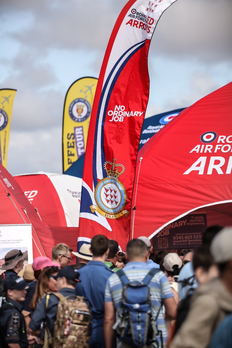 rafredarrows's tweet image. One of the special parts of RIAT is the chance to speak with so many people. Brilliant meet-and-greet session on day one of the Air Tattoo, with Circus joining the pilots.
#RedArrows | #RIAT | #RIAT25 | #RAF