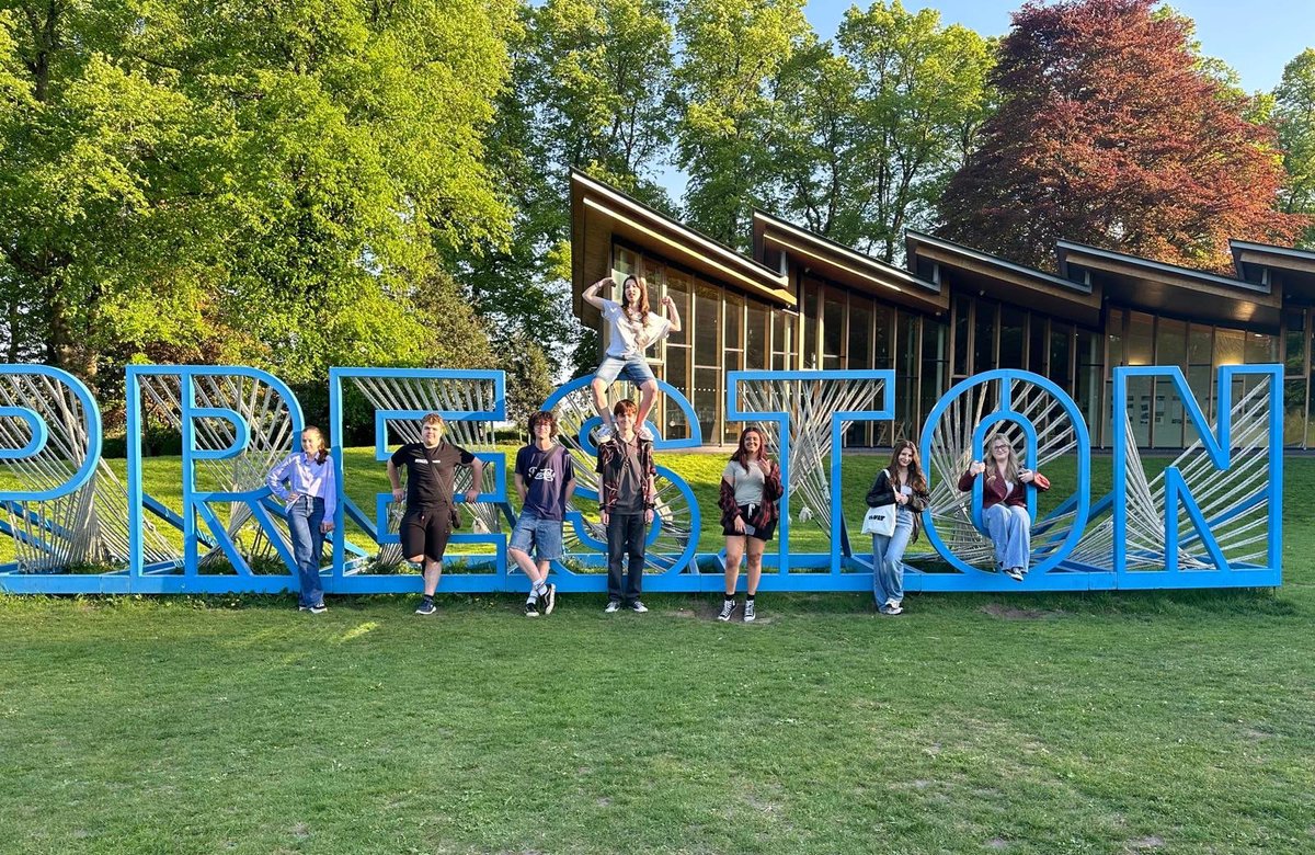 InvestInPreston's tweet image. 🗣️ Voices from The Vault!
We spoke to Gemma and Maryam about their roles and work, and also some of the members of Preston's Young People's Development Group, about their experience of Vault.
Read more 👉 investprestoncity.com/Business-News/…
#Preston #YouthZone #OnSide #YouthWork
