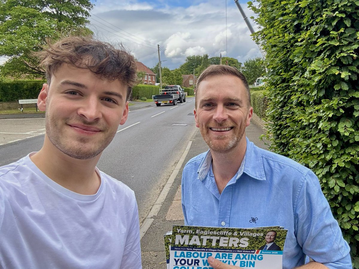 Matt_VickersMP's tweet image. 🤩 Amazing to be out delivering my latest newsletter in Hilton.
👉 I’m always out and about listening to local residents.
If you have an issue I can help with, don't hesitate to get in touch:
📧 matt.vickers.mp@parliament.uk
📞 01642 956526
#GettingStuffDone
