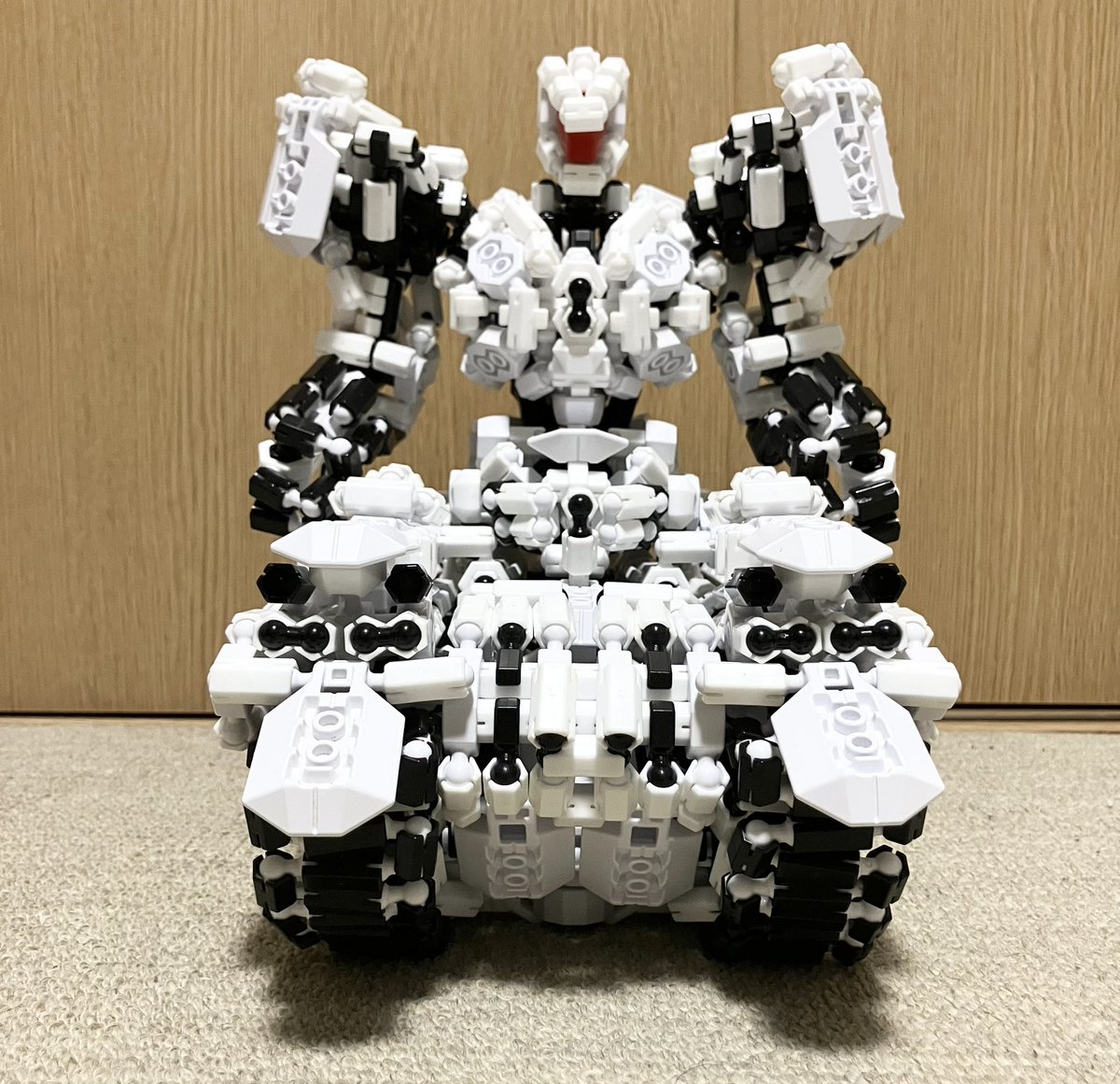 ebi_ebi_ebil's tweet photo. ヘッドバスター　2枚目
タンク型は素立ちが一番映えるね

#アソブロック https://t.co/92WO12gwwx