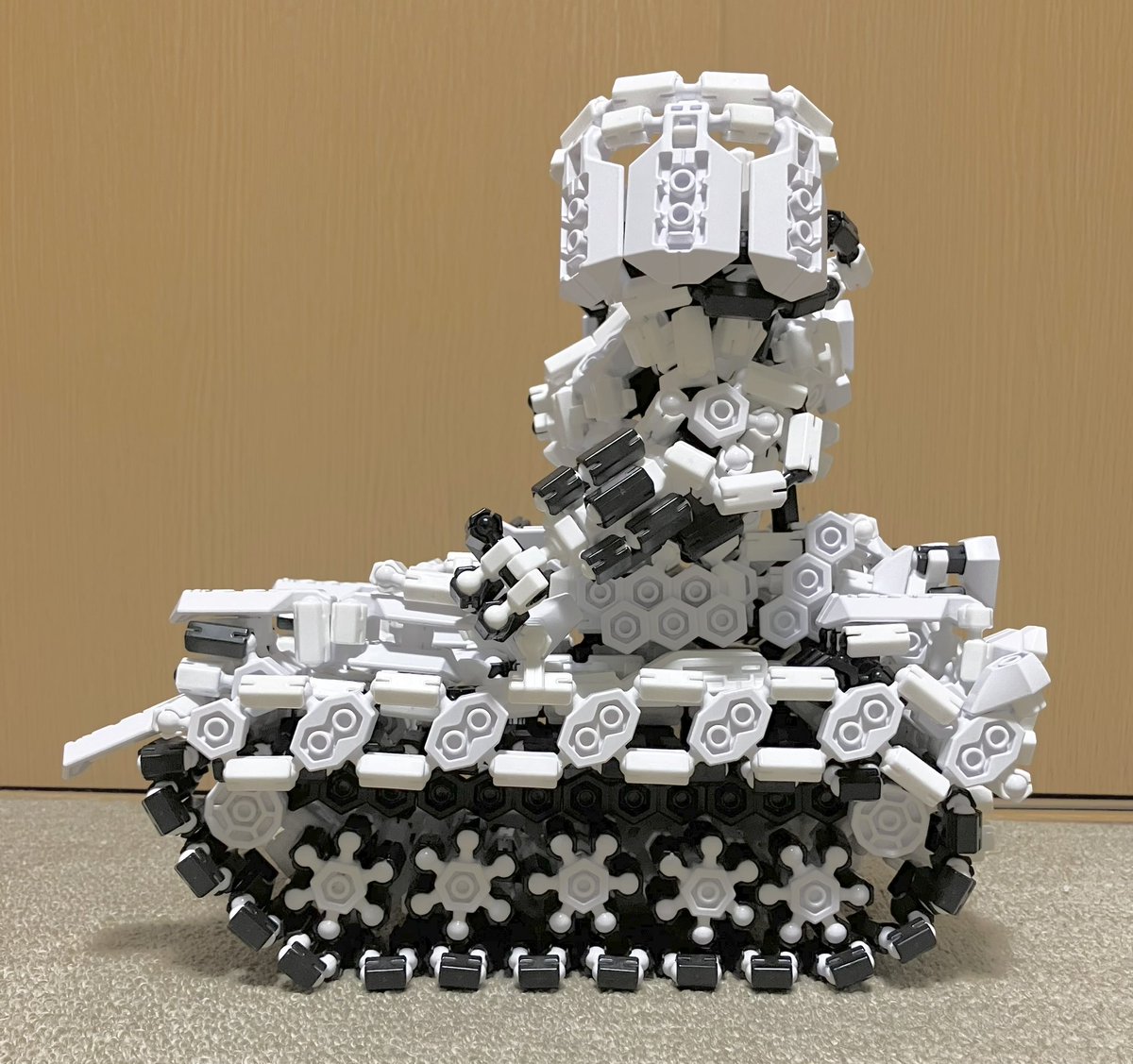 ebi_ebi_ebil's tweet photo. ヘッドバスター　2枚目
タンク型は素立ちが一番映えるね

#アソブロック https://t.co/92WO12gwwx