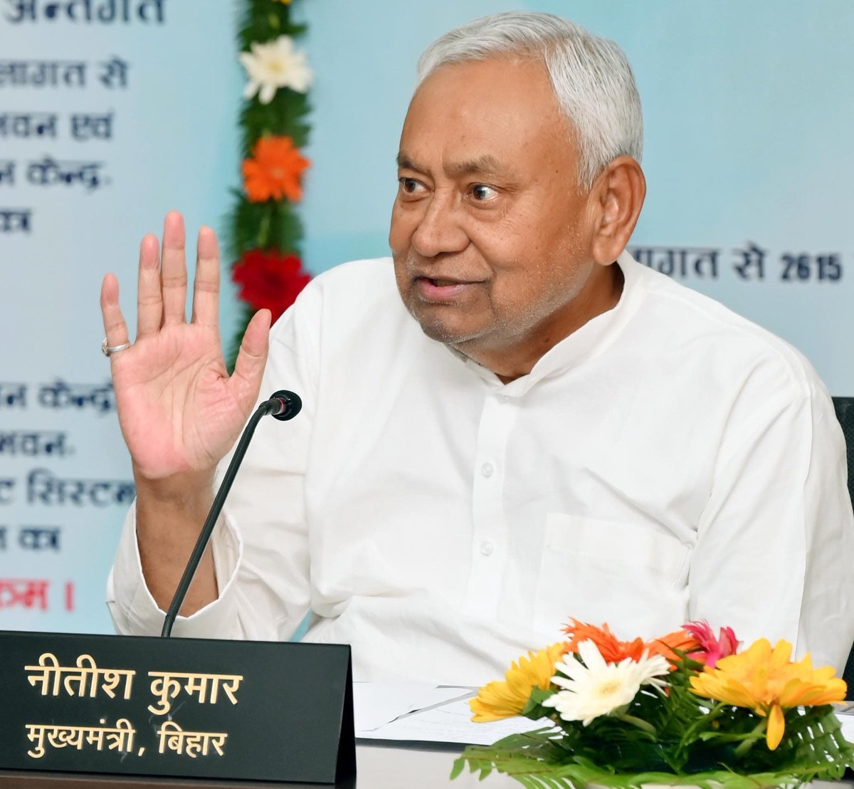 बिहार राज्य मंत्रिमंडल ने प्रदेश के घरेलू उपभोक्ताओं को 125 यूनिट मुफ्त बिजली देने की स्‍वीकृति दी। 

मुख्यमंत्री नीतीश कुमार की अध्यक्षता में हुई मंत्रिमंडल की बैठक में यह निर्णय लिया गया। 

इसके अनुसार 1 अगस्त 2025 से उपभोक्ताओं को 125 यूनिट मुफ्त बिजली प्रदान की जाएगी।