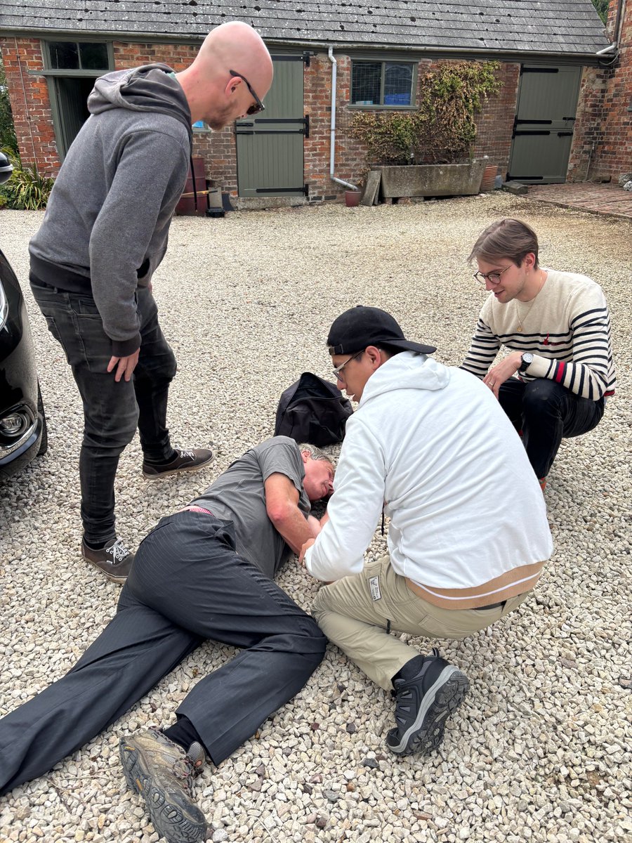 ObjectiveTravel's tweet image. Another #HEST course for our client Sylvera this week.
Flexible &amp;amp; adapted 2-day #course covering information on dangers from snake &amp;amp; animal bites, heat-related  issues, personal &amp;amp; travel security, cyber &amp;amp; #datasecurity, #RTA's  &amp;amp; #medical training &amp;amp; medical practical exercises