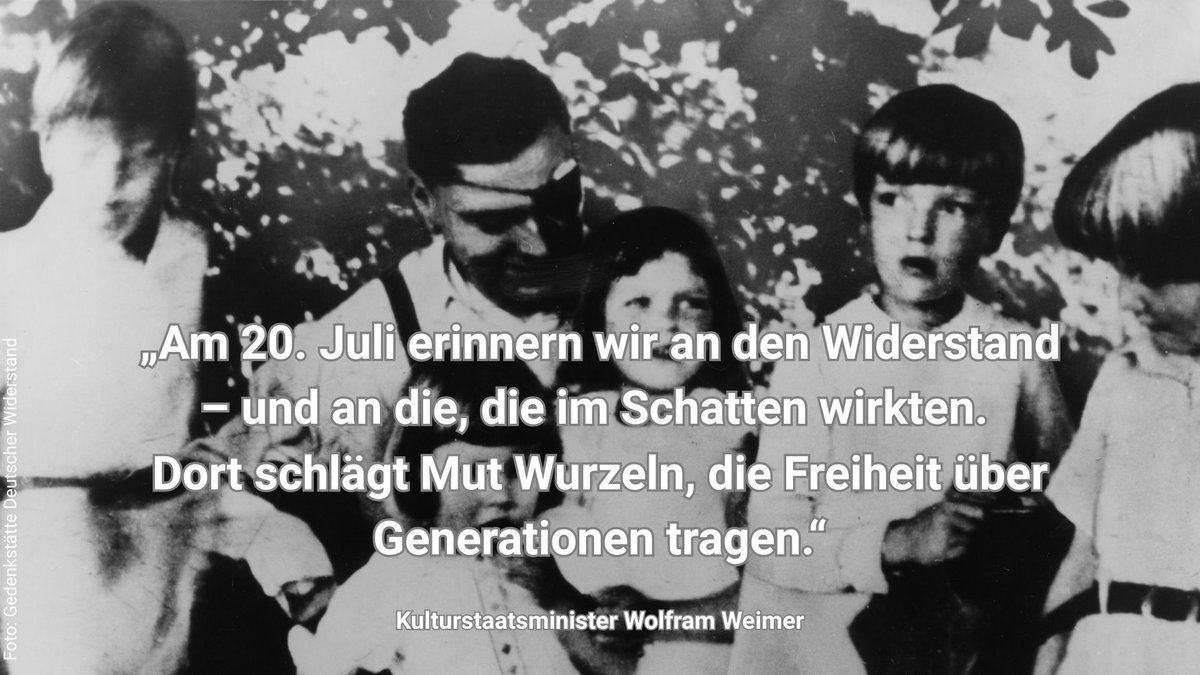 BundesKultur's tweet image. Am 20. Juli 1944 boten Menschen dem Unrecht die Stirn. Doch Widerstand war mehr als das Attentat. Auch Familien versteckten Briefe, warnten, schwiegen. Kein Denkmal erinnert an sie – und doch prägt ihr Mut unsere Freiheit bis heute.