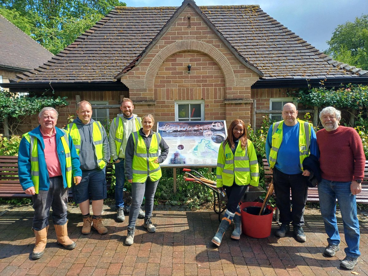 WatesGroup's tweet image. Recently, over 350 colleagues dedicated more than 2,000 hours to grassroots initiatives across the UK as part of our Community & Conservation Month to make a real difference.
Learn more: eu1.hubs.ly/H0lS5h00
#WatesSocialValue #CommunityAndConservation #SocialValue