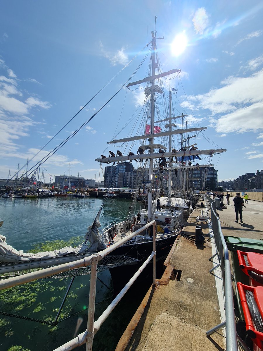 RNinScotland's tweet image. A warm welcome to the Sea Cadets ship - TS Royalist @SeaCadetsUK who have arrived into #Aberdeen for #TallShips2025 👋
