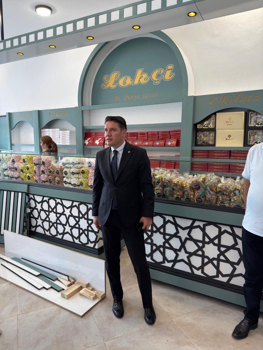 Van Yatırım İzleme ve Koordinasyon Başkanlığı (@vanyikob) on Twitter photo Vali Yardımcısı/YİKOB Başkanı Sn.<a href="/musagoktas_/">Musa Göktaş</a>, Eski Tekel Binası'nın yanında faaliyet göstermeye başlayan, Van’ın geleneksel el sanatları ile yöresel ürünlerinin sergilendiği ve satışa sunulduğu "Van Bedesten Çarşısı"nda incelemelerde buludu Vali Yardımcısı/YİKOB Başkanı Sn.<a href="/musagoktas_/">Musa Göktaş</a>, Eski Tekel Binası'nın yanında faaliyet göstermeye başlayan, Van’ın geleneksel el sanatları ile yöresel ürünlerinin sergilendiği ve satışa sunulduğu "Van Bedesten Çarşısı"nda incelemelerde buludu