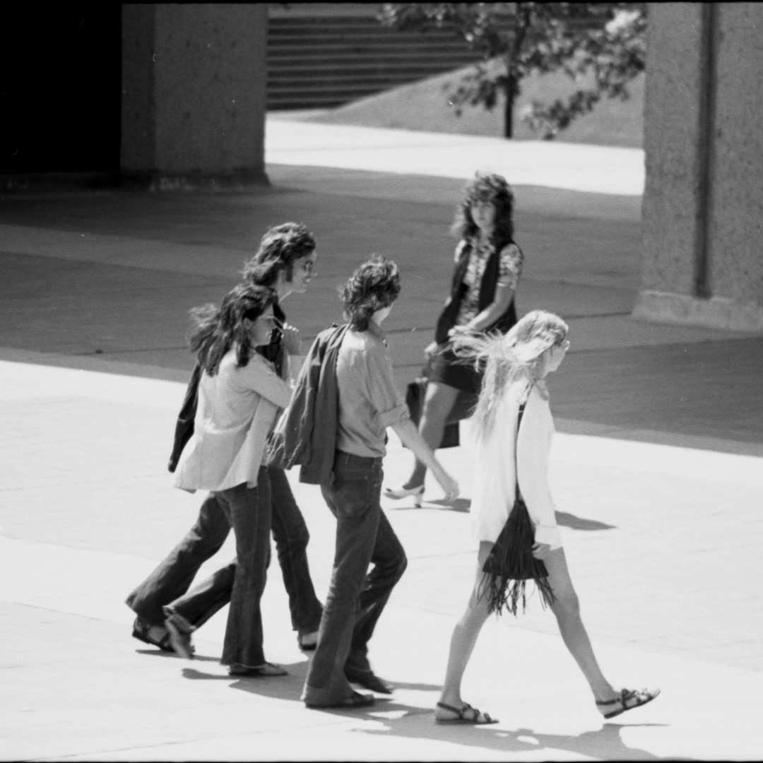 SFUalumni's tweet image. SFU students had sweet style in the 70's! #FlashbackFriday聽馃槑鉁岋笍
Thanks to SFU Archives for the photos (UNS_75060, IMC_72107, 72106, 72078)!