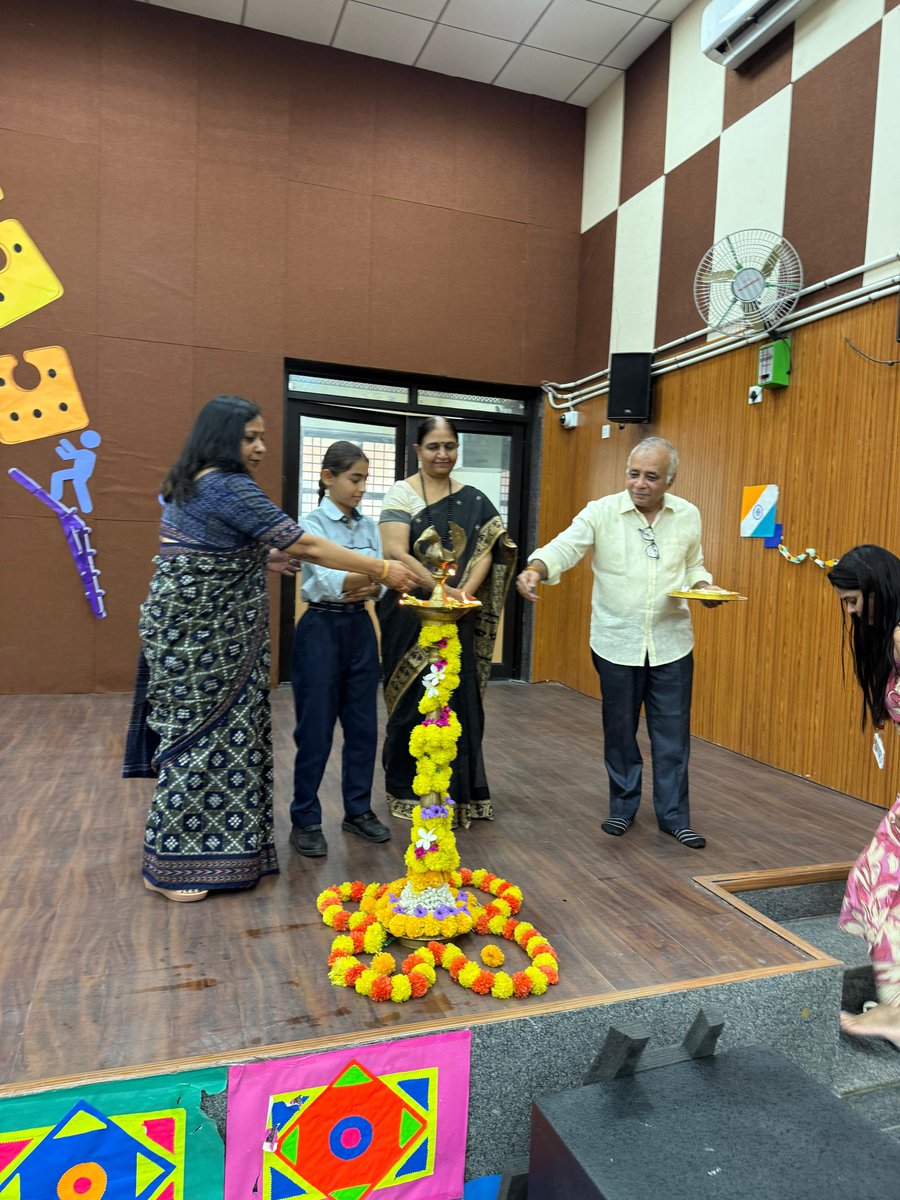 Asose_18_Rohini's tweet image. 📚 A special workshop on *“Bharatiya Gyaan Parampara &amp;amp; Charitra Nirman”* was conducted today by Shiksha Sanskriti Utthan Nyas, Delhi Prant.
Guided by Dr. Anita Sharma &amp;amp; Ms. Mamta Sharma, it inspired students of @Asose_18_Rohini. 
#IndianKnowledge #CharacterBuilding #NEP2020