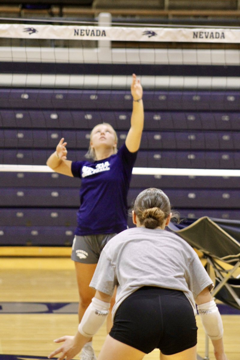 NevadaWVB's tweet image. Another FANTASTIC week of camp! We love spending time with the next generation of players! 🔥🐺
#BattleBorn | #OnePack