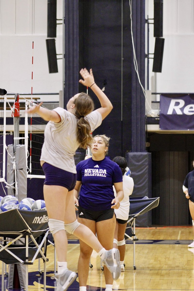 NevadaWVB's tweet image. Another FANTASTIC week of camp! We love spending time with the next generation of players! 🔥🐺
#BattleBorn | #OnePack