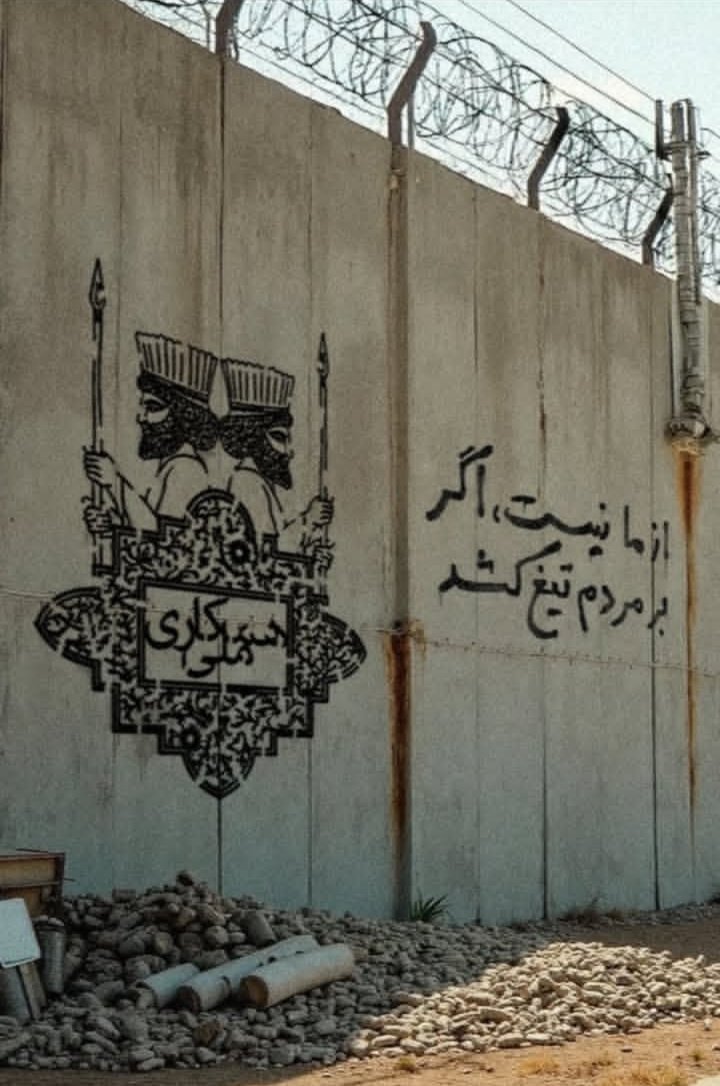 MAKHTKAHN's tweet image. اکانتایی که پادشاهی خواه هستن و تعداد فالوور کمی دارند، اول باید اکانت #شاهنشاه_رضا_پهلوی رو فالو کنید تا بیگ اکانتا که فالوور بالا دارند فالودون کنند.
با این روند زودتر ازتون حمایت میشه.
@PahlaviReza
#KingRezaPahlavi
#MIGAwithPahlavi
#همکاری_ملی