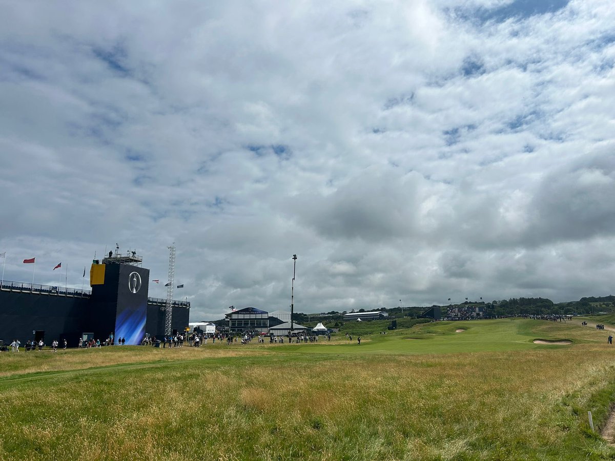 Steph_Peacock's tweet image. Wonderful to be at The Open today in Portrush. One of the highlights of the sporting calandar with over 280,000 spectators over the Championships contributing huge economic value to the local area ⛳️