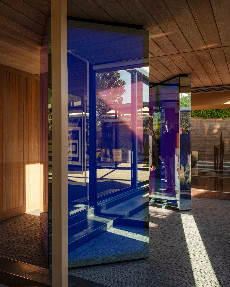 0/90/120 by Phillip K Smith III was a luminous site-specific installation at the the historic 1952 family home of architect William F. Cody that debuted during Modernism Week 2025.

Learn more: instagram.com/p/DMQPBJLxKSy/…

📷: Lance Gerber