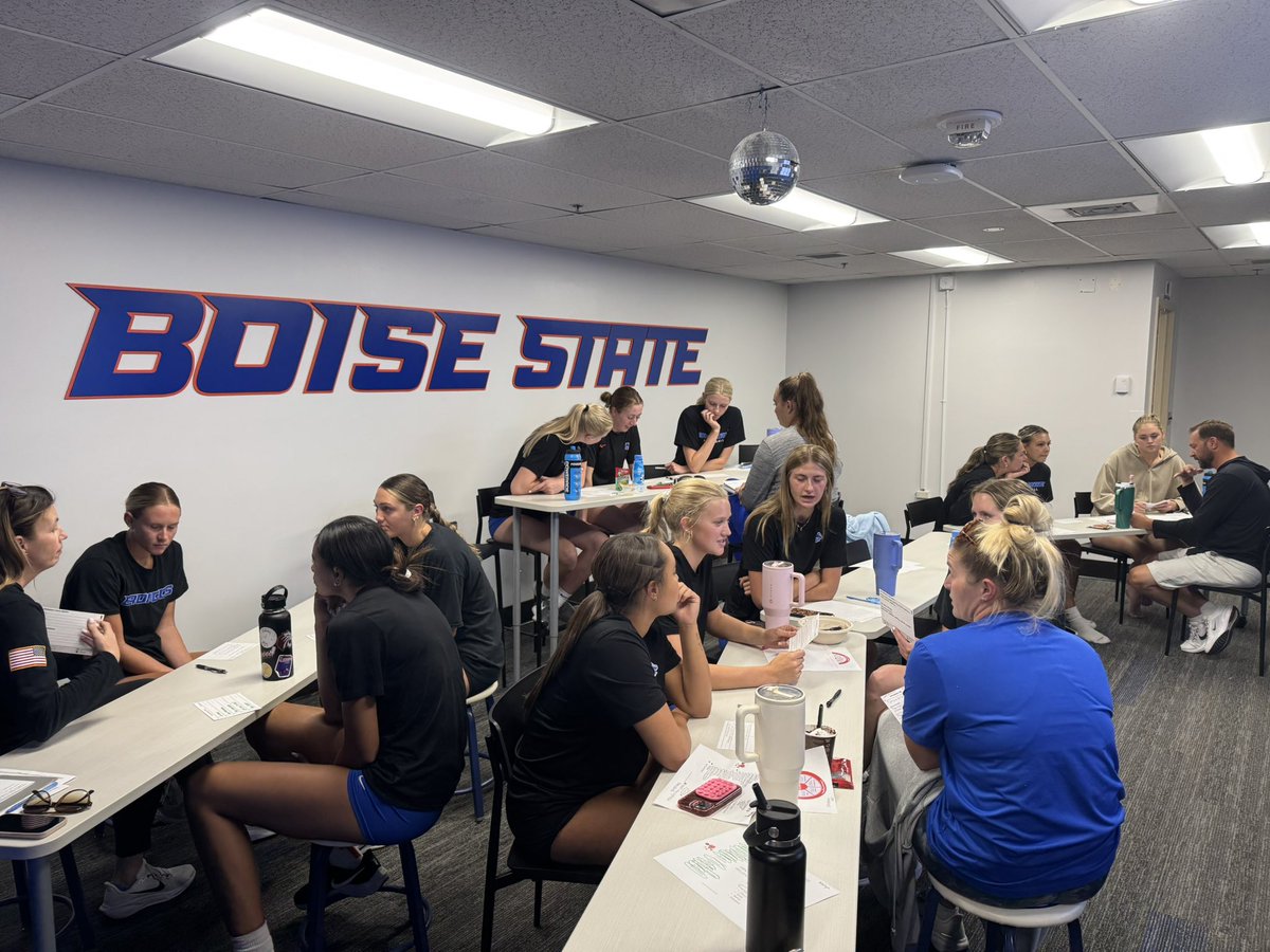 Todd Gongwer (@toddgongwer) on Twitter photo ELITE teams…
✅lock into the culture shaping process
✅openly encourage AND challenge one another
✅help set & clarify the highest standards
✅model the standards
✅hold each other accountable to the standards!
<a href="/BroncoSportsVB/">Boise State VB</a> building ELITE! 💪🏻❤️💪🏻
#BleedBlue ELITE teams…
✅lock into the culture shaping process
✅openly encourage AND challenge one another
✅help set & clarify the highest standards
✅model the standards
✅hold each other accountable to the standards!
<a href="/BroncoSportsVB/">Boise State VB</a> building ELITE! 💪🏻❤️💪🏻
#BleedBlue