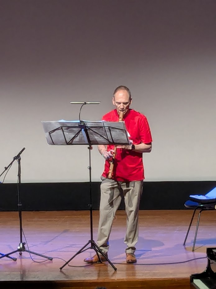 msmathcomp's tweet image. The @BridgesMathart conference finishes with the traditional &quot;informal music night.&quot; Here, the conference participants take the stage and show their (musical) talents. All instruments, styles, and levels of musical professionalism are welcome!🪈🎶🪕