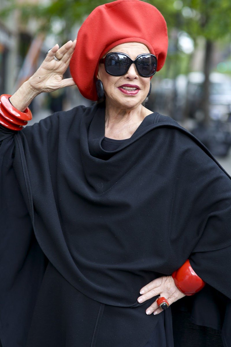 MamalehTrumpOG's tweet image. The Jeffrey, Donaleh, Epstein Files stuff has me waxing nostalgic.
The boys would be shtupping nubile teens while Ghislaine & I enjoyed Manischewitz & biscuits.
She'd say, "Oh, Mamaleh, if u were 100 years younger, would I have a guy for u!"
And we'd laugh & laugh. Good times.