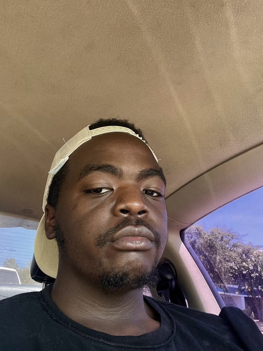 BuhBah03's tweet photo. #selfiechain 🤳🏾 https://t.co/UKWSdmhhdp