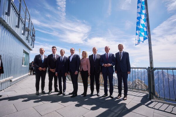 magnusbrunner's tweet image. Today we are on the Zugspitze to discuss European migration policy and the fight against irregular migration.
At the center of our discussions is the reform of the European migration system. One thing is clear: migration can only be managed effectively at the European level.…