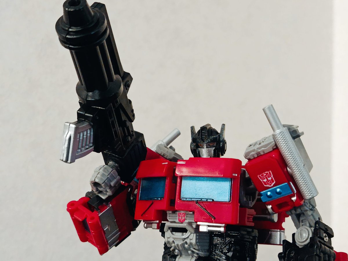 eNGeGG_tf's tweet image. -I, Optimus Prime, leader of all the Autobots, what's left of them.
Finished a new version of my custom Optimus in the colors of the helix force! Among the changes is a cleaner paint job and a new headsculpt!
#transformers, #optimus_prime