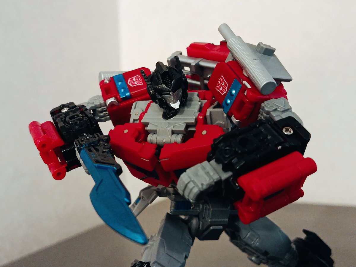 eNGeGG_tf's tweet image. -I, Optimus Prime, leader of all the Autobots, what's left of them.
Finished a new version of my custom Optimus in the colors of the helix force! Among the changes is a cleaner paint job and a new headsculpt!
#transformers, #optimus_prime