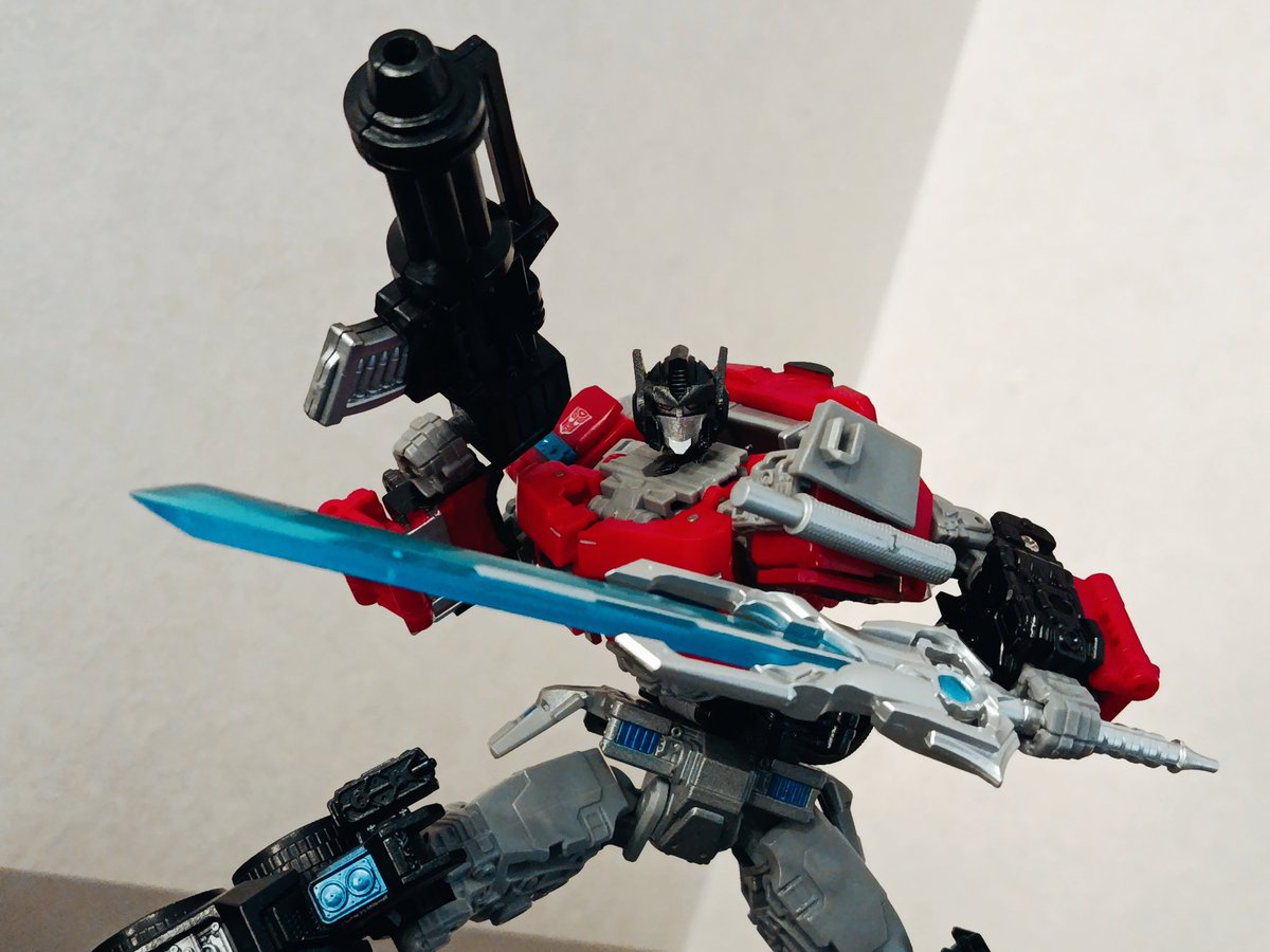 eNGeGG_tf's tweet image. -I, Optimus Prime, leader of all the Autobots, what's left of them.
Finished a new version of my custom Optimus in the colors of the helix force! Among the changes is a cleaner paint job and a new headsculpt!
#transformers, #optimus_prime