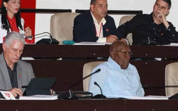 GladysArtemisa's tweet photo. Hoy el Primer Secretario del CCPCC , @DiazCanelB participa  en la tercera jornada de debates del Quinto Periodo Ordinario de Sesiones de la Asamblea Nacional del Poder Popular (parlamento), en su X Legislatura.
@AsambleaCuba
@DrRobertoMOjeda 
#ArtemisaJuntosSomosMás https://t.co/ybWSLJhkTs