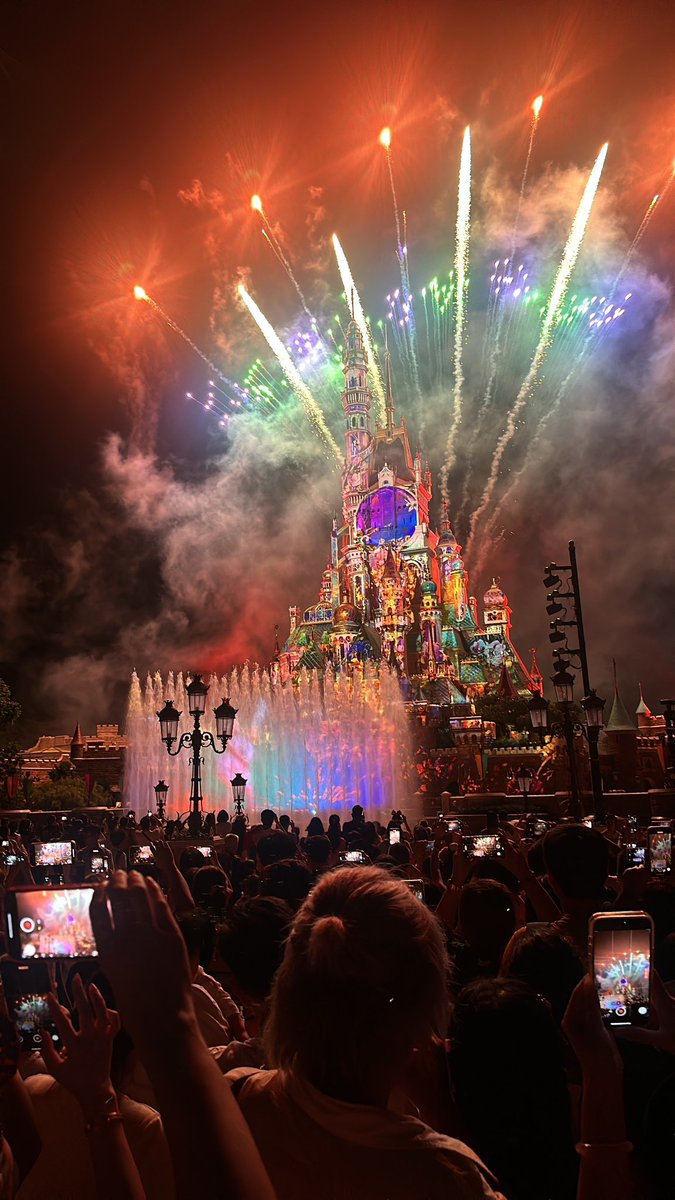 Fai1sal's tweet photo. Disneyland  🏰🪄 https://t.co/rZ1OKVbvXc