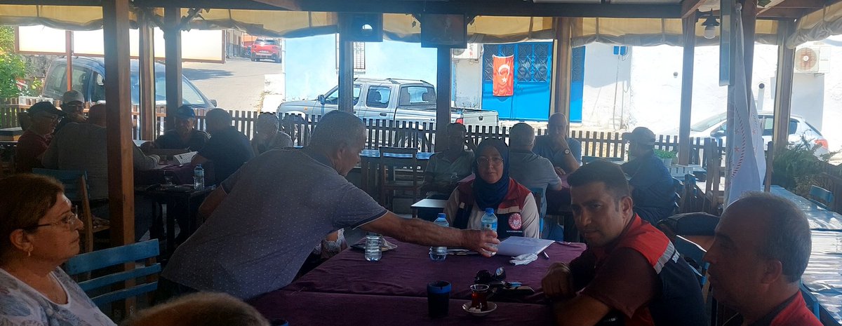 Bu hafta Cuma Buluşmaları kapsamında Güzelhisar Mahallemizdeydik.
Üreticilerimize Yeni Destekleme Modeli,Anız Yangınlarına karşı gereken tedbirler,Hayvansal ve Bitkisel Üretim Süreçleri ile ilgili bilgi verildi.

#TürkiyeYüzyılı  #TarımınYüzyılı

<a href="/TCTarim/">T.C. Tarım ve Orman Bakanlığı</a>
<a href="/AliagaKaymakaml/">Aliağa Kaymakamlığı</a>