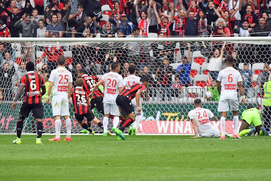 📊Le dernier match en compétition officielle entre <a href="/asnlofficiel/">AS Nancy-Lorraine</a> et <a href="/ogcnice/">OGC Nice</a> remonte au 15 avril 2017 en J33 de Ligue 1.

➡️L'#ASNL s'était inclinée 3-1 à l'Allianz Riviera, malgré l'ouverture du score de Junior Dalé à la 26e minute.

#PrepaASNL #Amical
📷Vosges Matin