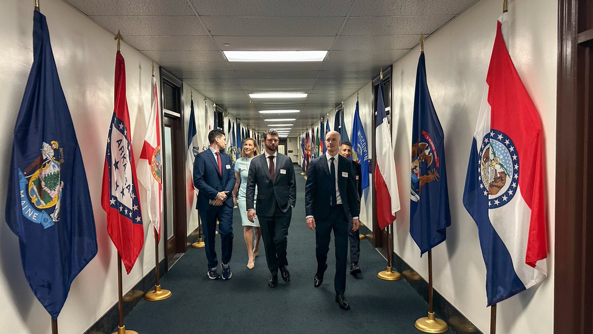 brian_armstrong's tweet image. Heading to the @WhiteHouse to see the GENIUS Act become law, the official start of the financial revolution in the US.
Thanks to all who helped us take this huge step for the crypto economy!