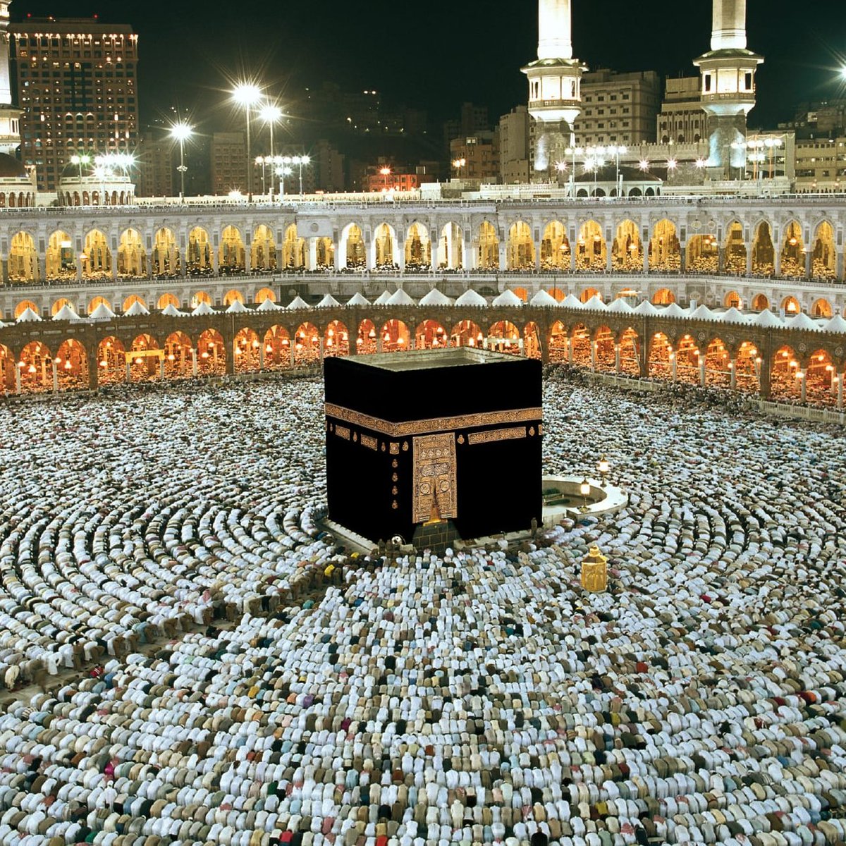 Kassam Tugayları Sözcüsü Ebu Ubeyde:

— Ey Arap ve İslam dünyasının liderleri... Siz Allah katında bizim hasmımızsınız.

— Yetim kalan her çocuğun, aç bırakılan her evladın vebali sizin suskunluğunuzdadır.

— Gazze'ye ekmek, su ve ilaç ulaştıramayacak kadar aciz misiniz?