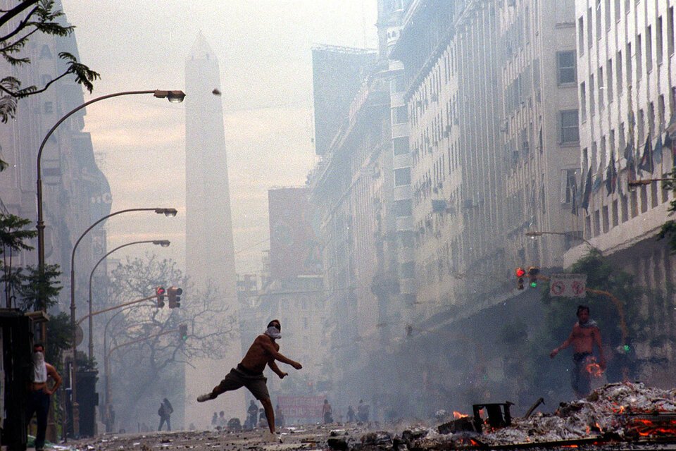 Aaronruizh's tweet photo. ¿Te imaginas GANARLE AL SISTEMA en plena CRISIS, con TODO EN TU CONTRA?

Esta fue una de las jugadas más rentables del siglo XXI.

Un pequeño fondo de Nueva York apostó por Argentina en 2001… y ganó.

Abro hilo para contarte la historia de Greylock Capital 🧵👇
