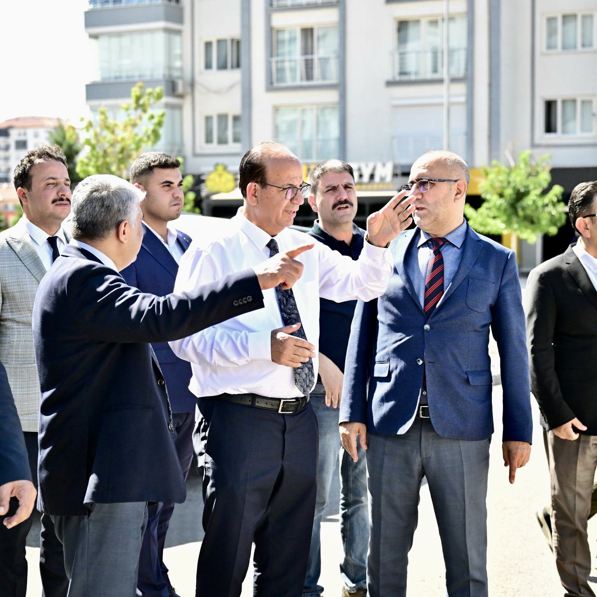 ilhangecit44's tweet photo. Çilesiz Semt Pazarımızın yan kısmında hayata geçirmeyi planladığımız "Çilesiz Kütüphanesi" projemizin çalışmalarını yerinde inceleyerek bilgiler aldık.

Hemşehrilerimizin hayatına dokunan hizmetleri hayata geçirmeye devam edeceğiz. https://t.co/vFifpW6CVs