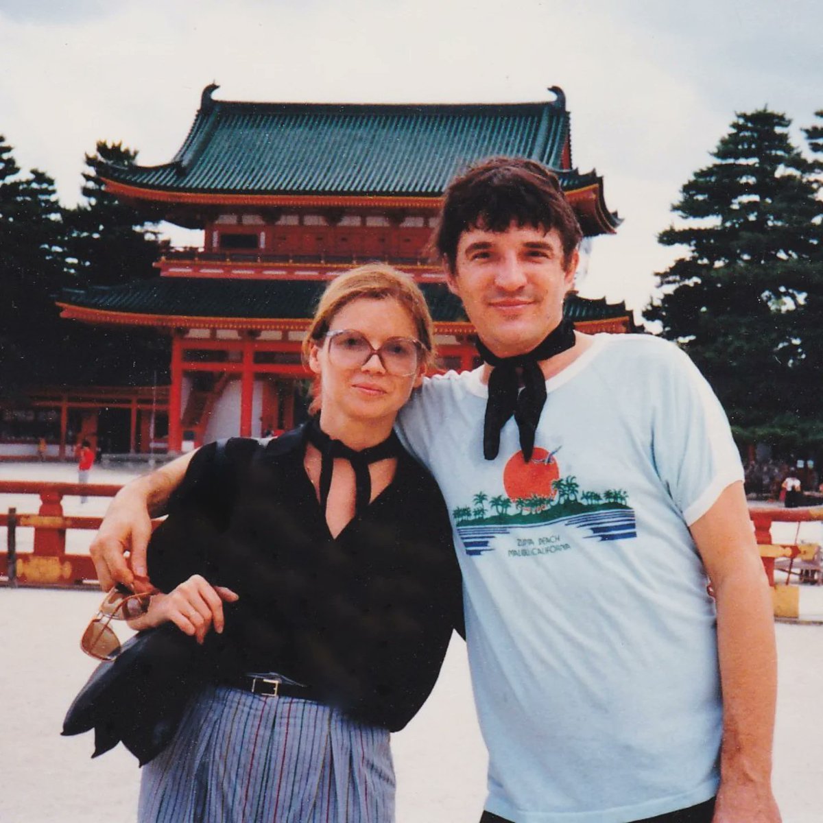 rickdankopage's tweet image. Happy #RickDankoFashionFriday and happy birthday to Elizabeth Grafton!
Elizabeth and Rick met in the early 1970s, and stayed together until Rick's death in December 1999. Elizabeth passed away in 2013.
