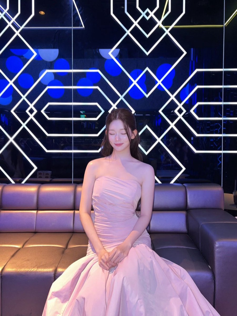 [📸] 
250718 제4회 청룡시리즈어워즈

#Billlie #빌리
#TSUKI #츠키
#청룡시리즈어워즈 #좀비버스