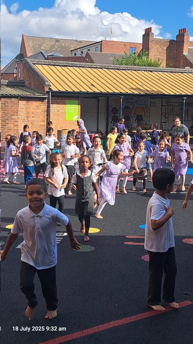 OliveSmallHeath's tweet image. Soaked in fun! 💦 What a fantastic way to end the year with exciting water games on the last day of school. Our children had an amazing morning! 🌞
Wishing everyone a joyful and safe summer break! ☀️ #LastDayFun #SummerBreak WeAreStar