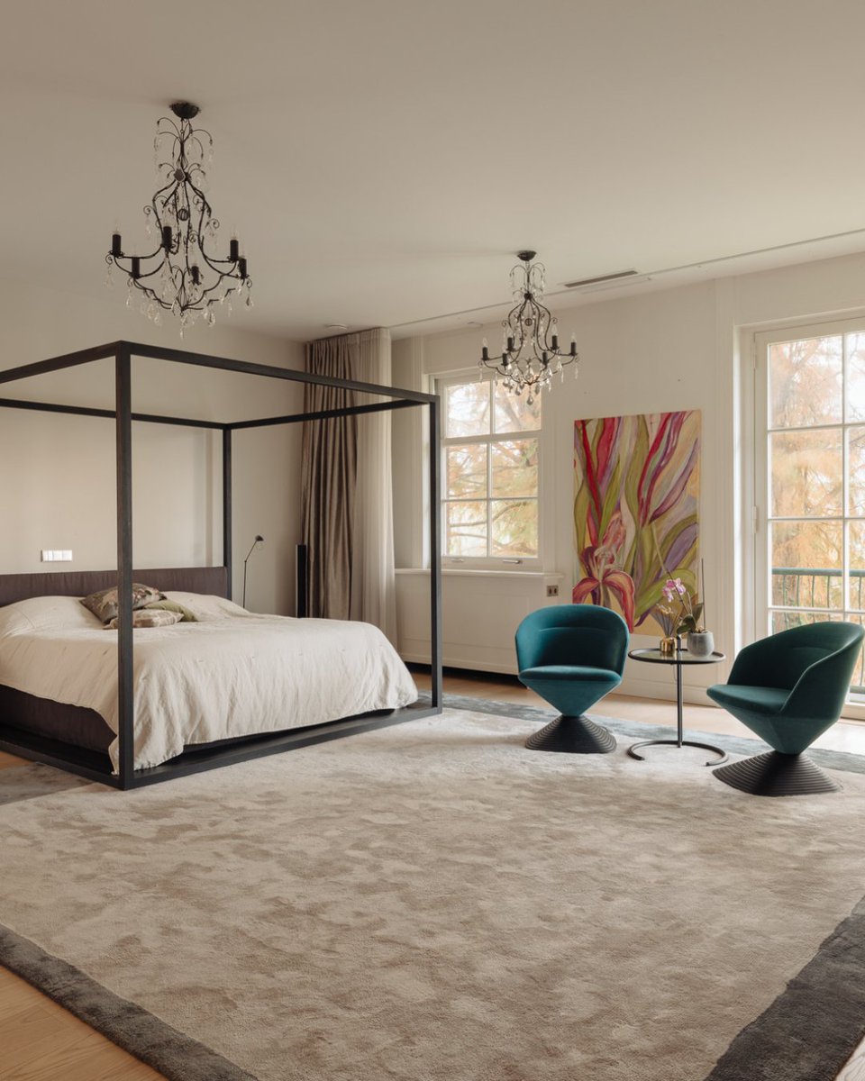 Experience Dutch elegance in 2025! 🇳🇱 Check out our Property of the Week in Amstelveen: a serene villa with 13 rooms, indoor pool, and lush gardens. 🔗 Full exposé: ev-link.de/RzyM50WmrBG • 11,500,000 €