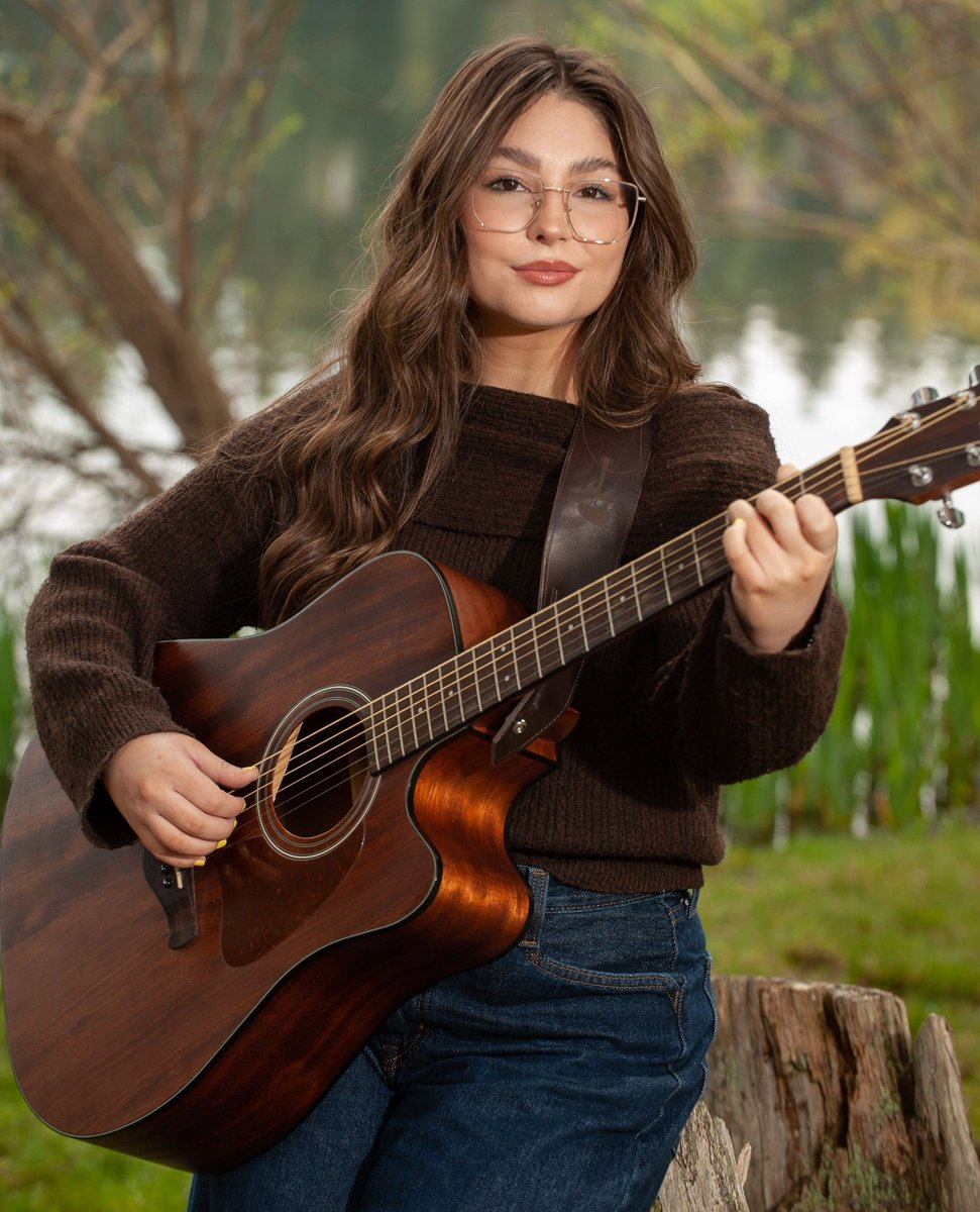 ANNOUNCING OUR GUEST ARTIST! Join us on 8/7 as we welcome Lucia Flores-Wiseman, Seattle-born Mexican American songwriter and finalist on NBC's The Voice. Lucia will serenade you under the summer stars at our annual Summer Fundraiser Party.

TICKETS: secure.everyaction.com/rbyQgBNT2kSyXY…