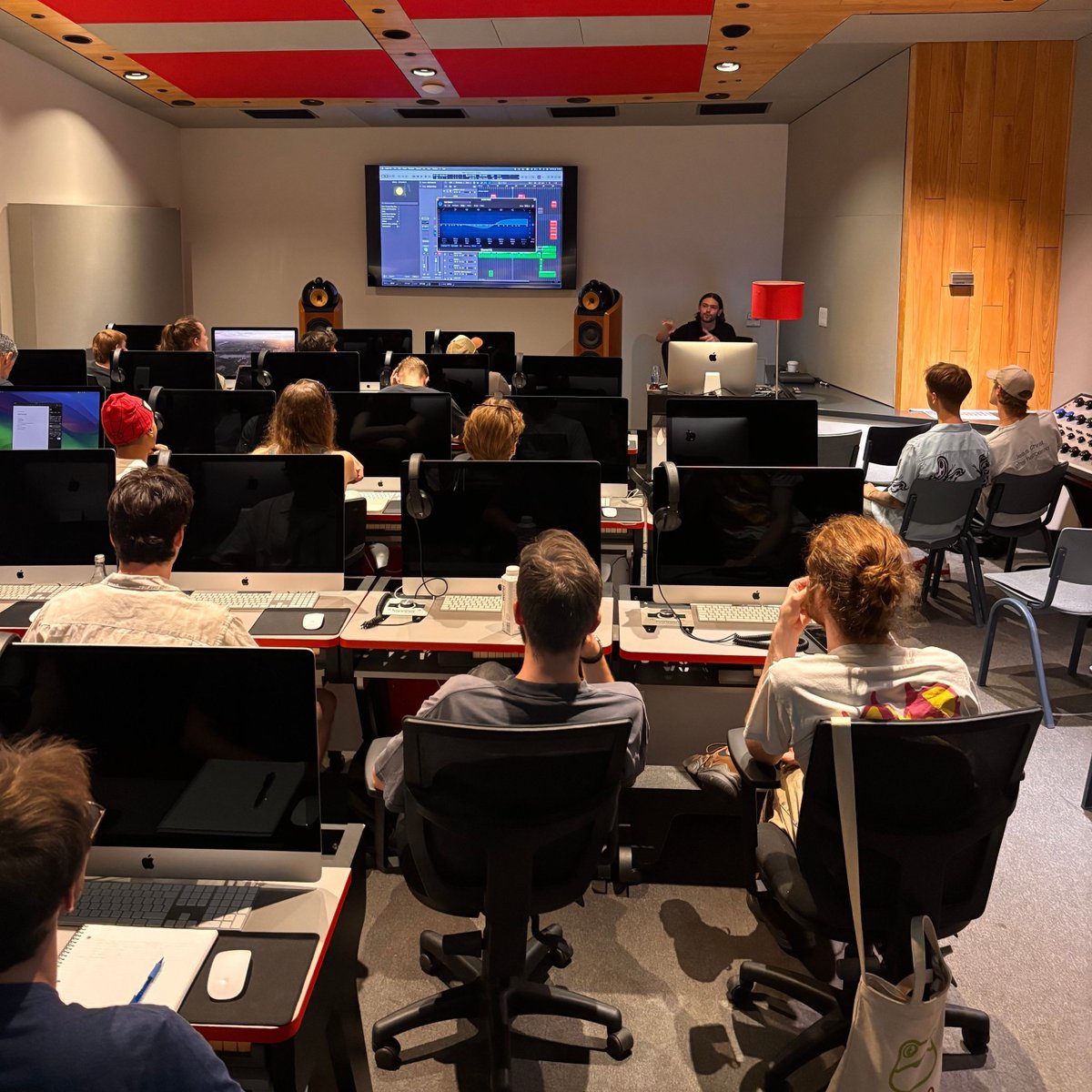 Full circle moment 🌀⁠
⁠
Today, we were thrilled to welcome Music Production alumnus and talented producer and multi-instrumentalist William Watson, aka Humble the Great, for a guest lecture. ⁠
⁠
Find out more about William!⁠
Link in bio 🔗⁠