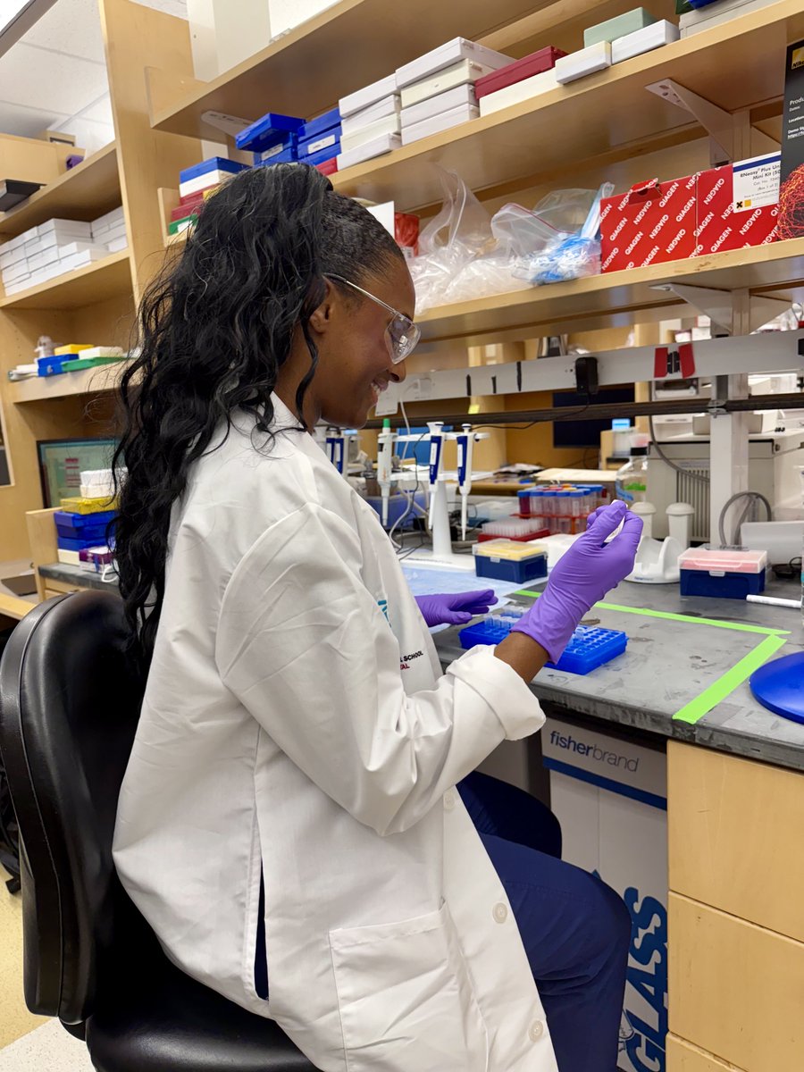 MassGeneralNews's tweet image. From Lab Coat to Crown 👑
Khailah N-R Griffin, BS, was a cardiology tech at Mass General by day—and now holds the title of Miss Massachusetts 2025. Her work bridges science, advocacy & service, both in and out of the lab. Next stop: @MissAmerica.