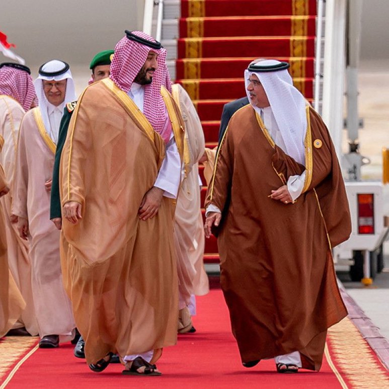 ⚫️ Kassam Tugayları Sözcüsü Ebu Ubeyde:

▪️“Ey Arap ve İslam dünyasının liderleri! Siz Allah katında bizim hasmımızsınız. Yetim kalan her çocuğun, aç bırakılan her evladın vebali sizin suskunluğunuzdadır.”

▪️“Gazze'ye ekmek, su ve ilaç ulaştıramayacak kadar aciz misiniz?”