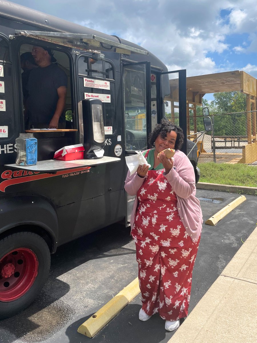 LindnerCtrHope's tweet image. Did you know #NationalHotDogDay was this week? We did! 🌭
We love any chance to bring smiles to our staff, so we invited the @QuiteFranklyLLC food truck to the Lindner Center campus on Wednesday to serve up some delicious specialty hot dogs. 😋