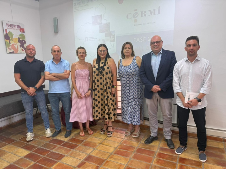 regiondemurcia's tweet image. La Comunidad presenta los diagnósticos de accesibilidad universal en recursos turísticos del #CaminodeLevante.
 
Los municipios de #Bullas y #Mula han conocido la valoración realizada junto con el CERMI sobre 50 hitos para identificar barreras y proponer soluciones.

Noticia: