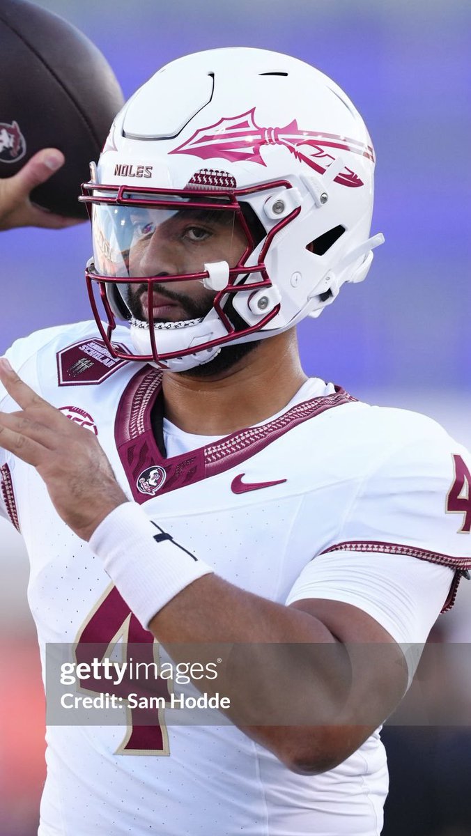 HelmetStalker's tweet image. Chargers QB DJ Uiagalelei is using a Riddell SpeedFlex True with an SF-2BD-SW facemask, clear Oakley visor and a Riddell hardcup chinstrap paired with the Cam-Loc system; he used a CU-SF-2BD-SW-HP facemask and a SportStar Victory chinstrap at Florida State in 2024.