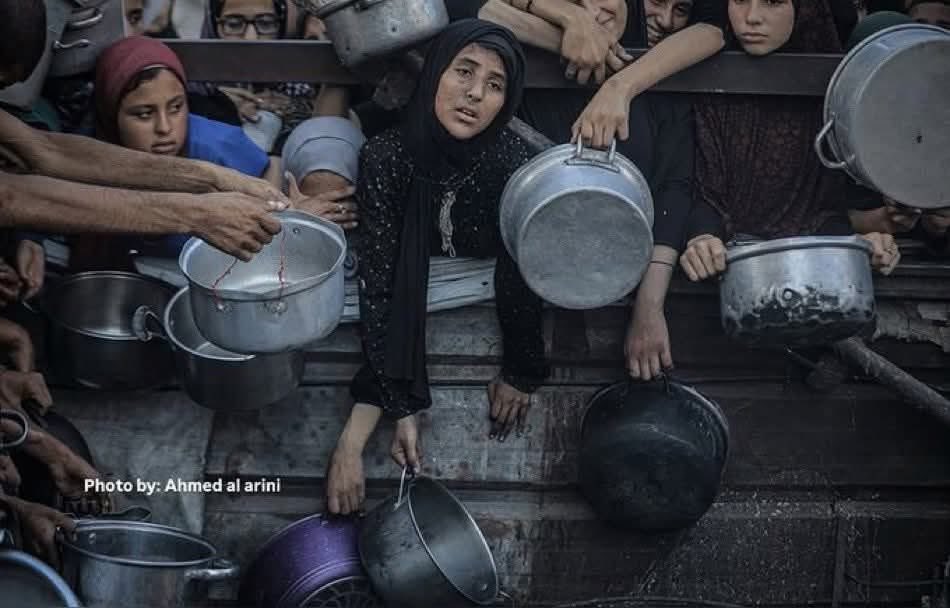 philocaaalist's tweet photo. الصورة دي نغصت عليّ أيامي.
يا ولي المستضعفين اطعم جائعهم وآمن خوفهم وارحم ضعفهم.
لا إله إلا أنت، بك نستجير يا رب. https://t.co/W5OGufS5ec