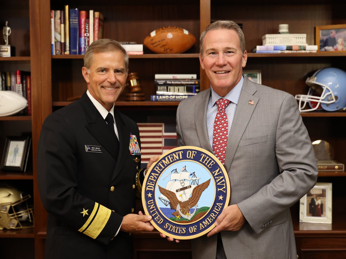 SenJonHusted's tweet image. America’s security and prosperity have always depended on the strength of the United States Navy. @AmericasNavy’s seal represents the bravery and sacrifice of our sailors.
I’m proud to display it in my office to show how grateful Ohio is for their service to our nation.