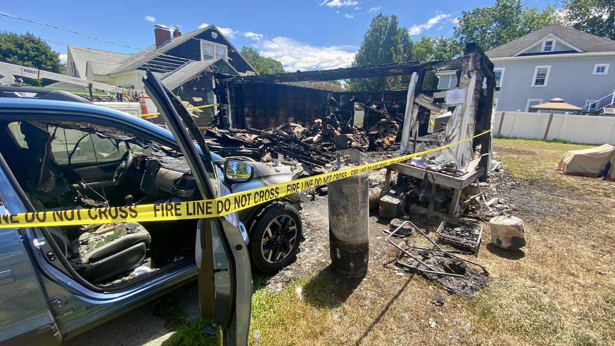 95Photog's tweet image. This garage #fire on King street in Nashua is under investigation by the Fire Marshall, but the road is now open to through traffic .@WMUR9