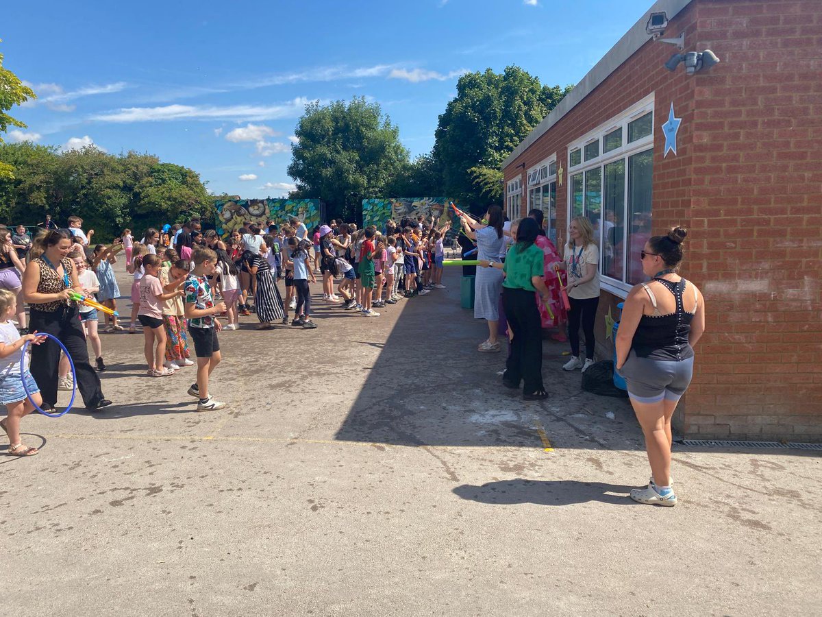 And that’s a wrap! 💙 we finished off the year with our annual leavers tunnel and a surprise soaking 💦 🤣
Wishing everyone is our community a lovely summer 💙 #magicmoments