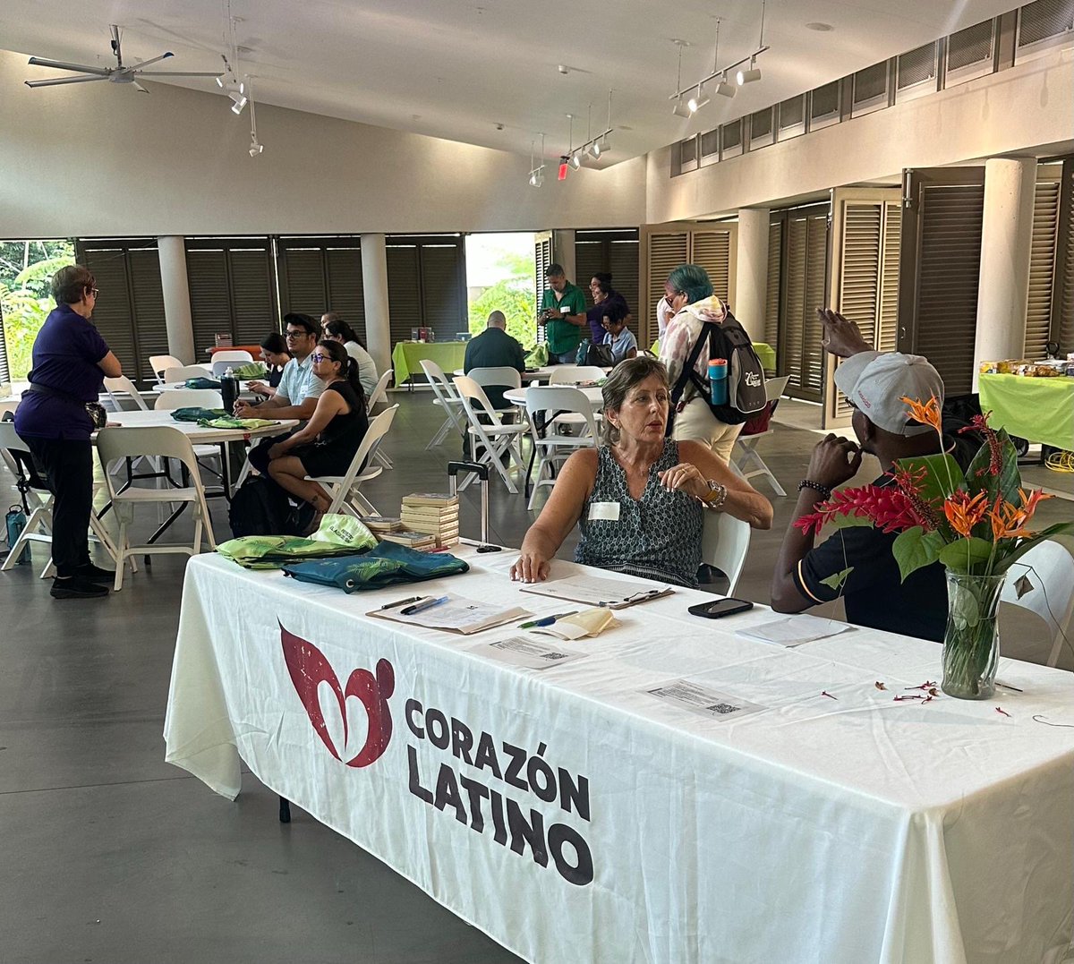 corazon_latin's tweet image. Corazón Latino le da la bienvenida a los maestros que participarán en el 2º Taller del Campamento de Diseño Curricular, inspirado en El Yunque y en la conservación de sus cuencas hidrográficas. Únete a este gran esfuerzo de creatividad y compromiso medioambiental en #PuertoRico.